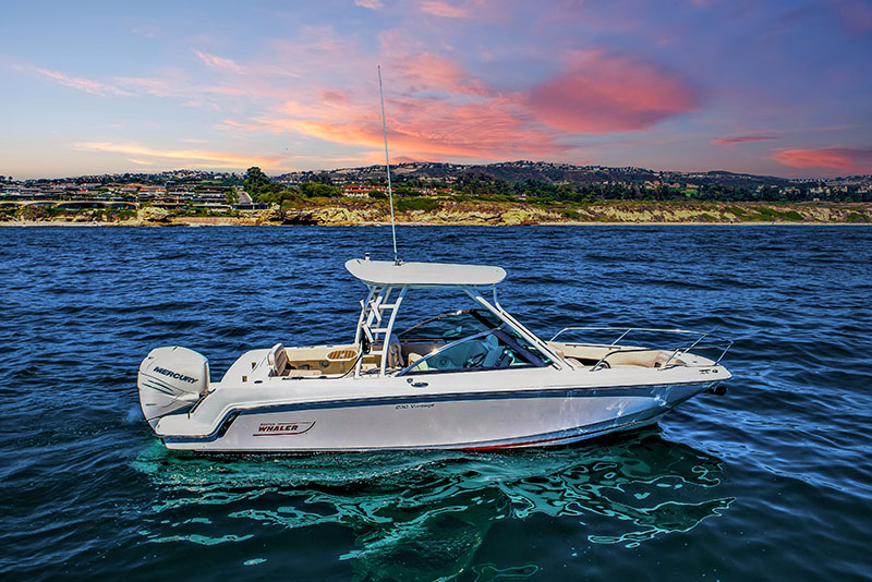 2018 Boston Whaler 230 Vantage